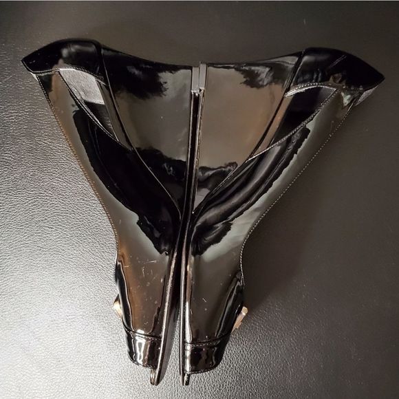 STUART WEITZMAN Belmont Peep-Toe Wedge Heel Black Patent Leather Size 9.5 - Picture 6 of 9